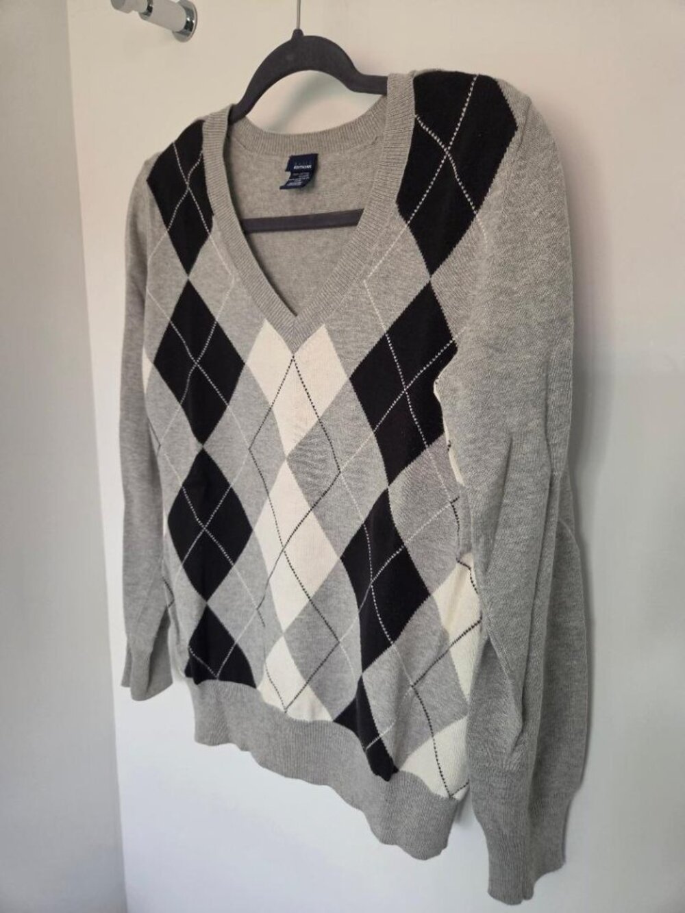 Basic Editions Grey/Black/White Cotton Argyle V Neck Sweater   M
